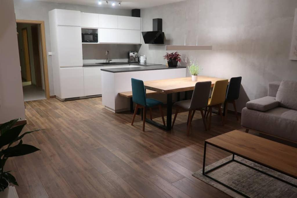 Veritas House Микулов Экстерьер фото
