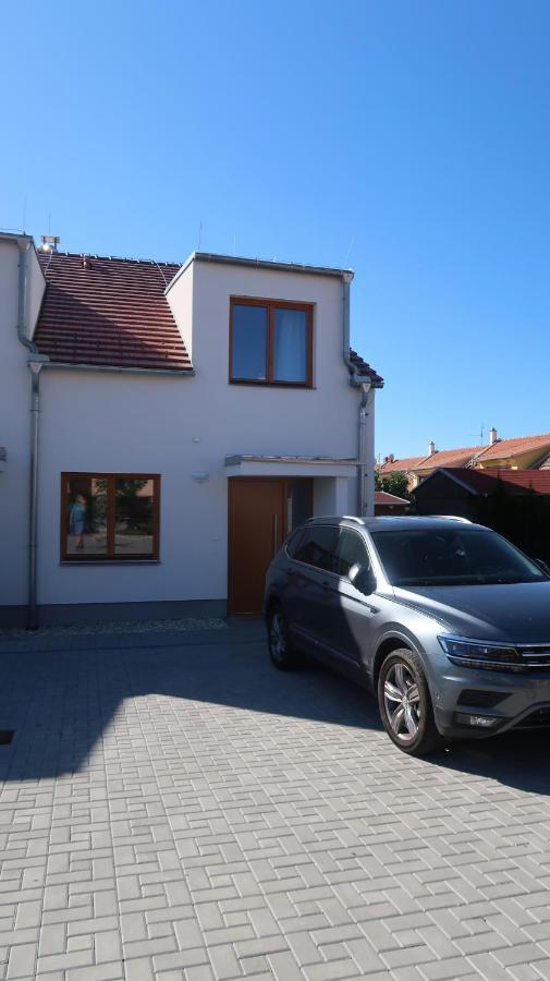 Veritas House Микулов Экстерьер фото